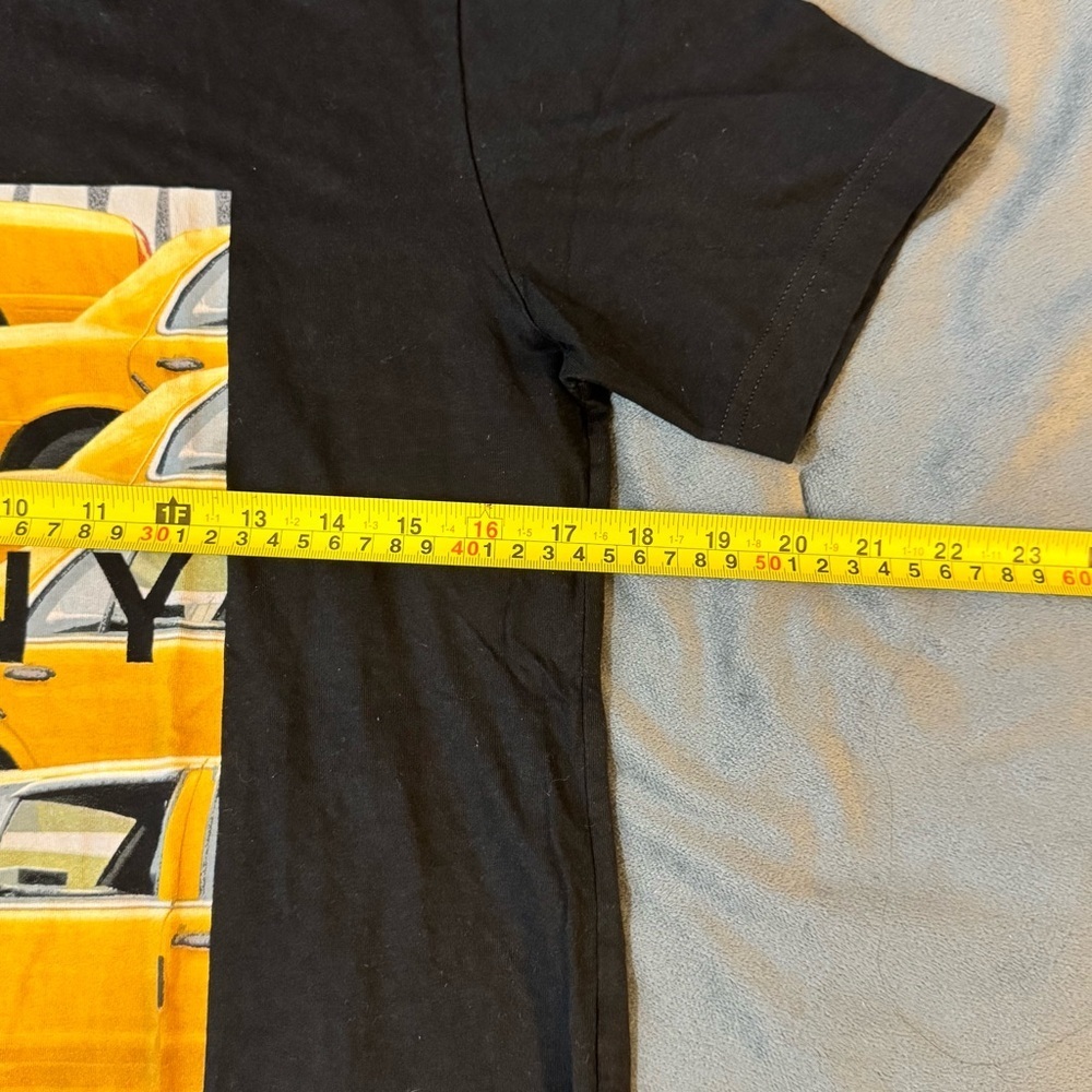 DKNY Black and Yellow Short Sleeve Tee

#1012 - Picture 2 of 7